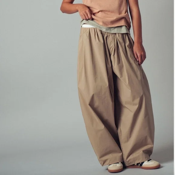 NEW! Urban Daisy Contrast Waist Cocoon Leg Khaki Pants, Women's Size’s S,M & L - Picture 3 of 9